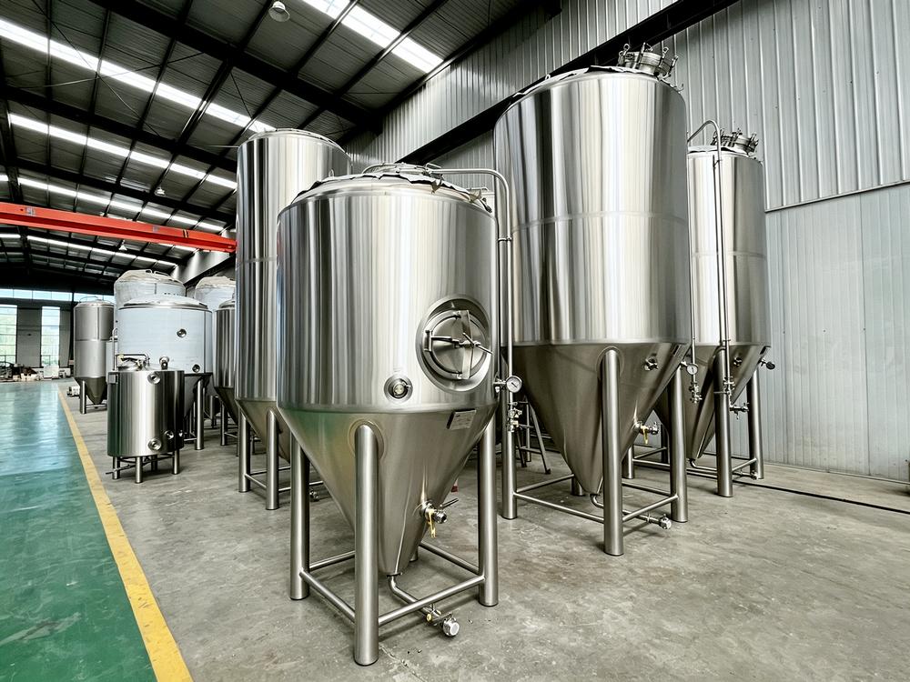 Bottom Drain vs Side Racking: How Your Fermenter's Outlet Design Affects Beer Quality