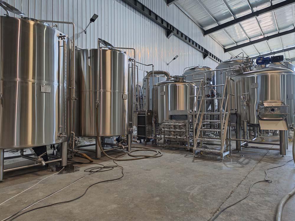 https://www.microbrewerysystem.com/uploads/Brewery%20Images/Brewery%20equipment/2023112701/15bbl%20brewery.jpg